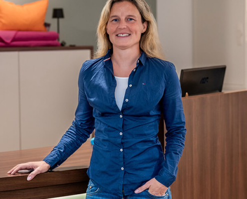 Christina Hußenether in Geschäft, Betten Welker, in Herzogenaurach