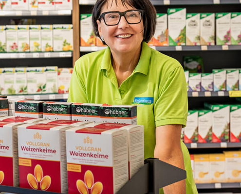 Ursula Dorweiler steht in ihrem Reformhauses in Herzogenaurach