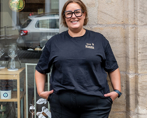 Jessica Sabatino vor der Villa Sabatino in Herzogenaurach